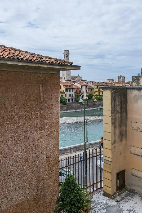 Domus Athesis Al Teatro Romano Verona Apartman